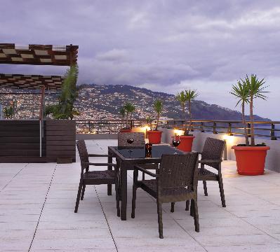 siesta 5 piece table setting with ibiza arm chair 