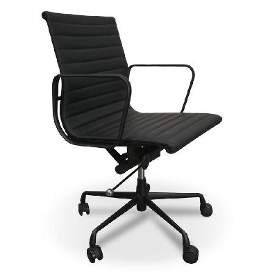 floyd low back office chair - full black - with arms 