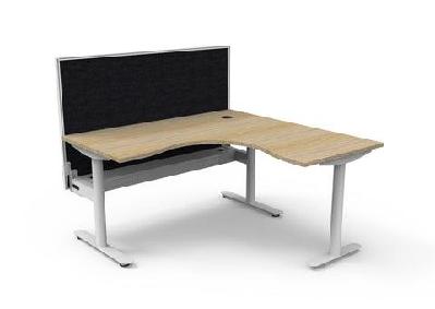 rl halo static corner workstation with aluminium framed screen1500w x 1500w / with cable tray / oak top white base black screen