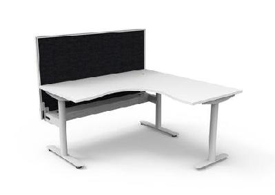 rl halo static corner workstation with aluminium framed screen1500w x 1500w / with cable tray / white top white base black screen