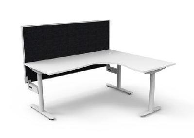 rl halo static corner workstation with aluminium framed screen1800w x 1500w / without cable tray / white top white base black screen