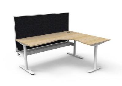 rl halo static corner workstation with aluminium framed screen1800w x 1500w / with cable tray / oak top white base black screen