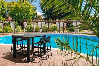 fl vegas hospitality outdoor extendable bar tablewhite