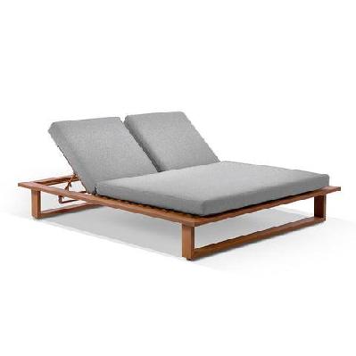 arcadia double aluminium sun lounge in teak look with sunbrella teak look / sunbrella cast slate 