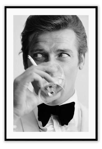 roger moore 007 medium 60x90cm / oak